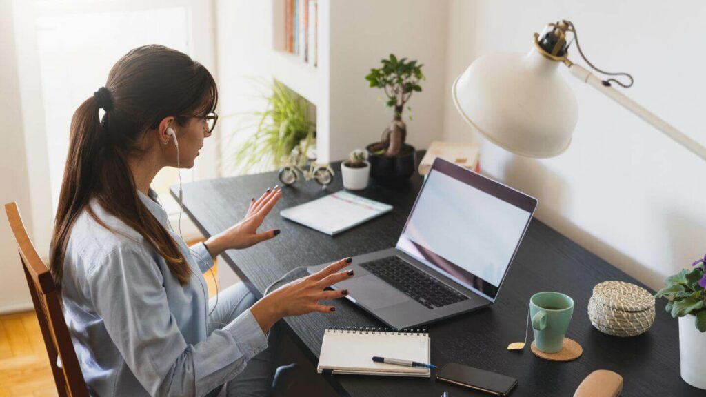 Smart working tendenza in discesa solo il 15 per cento lavora da remoto