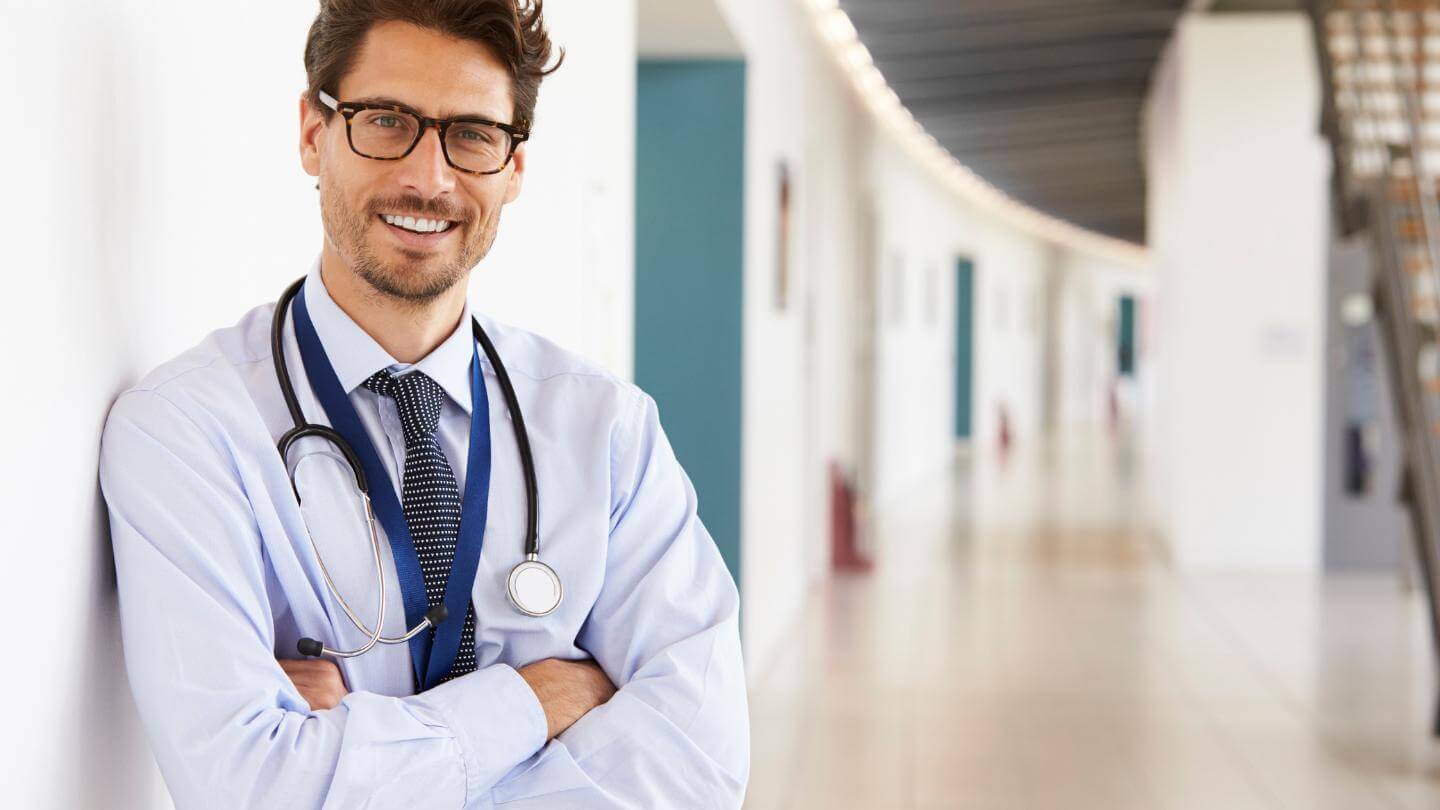 Medici a gettone: trionfano nella sanità italiana e guadagnano anche bene, image size:1440x810