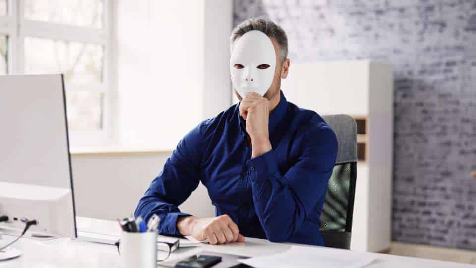 Impersonificazione e clonazione dei profili social di artisti - le nuove frodi digitali