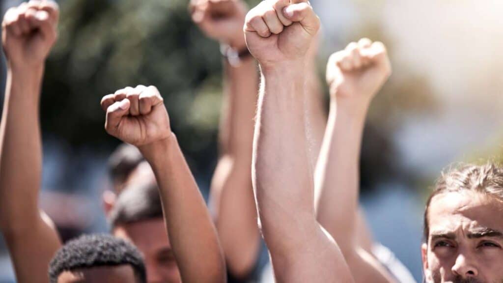 Diritto umanitario e crimini di guerra - le violazioni nei conflitti odierni