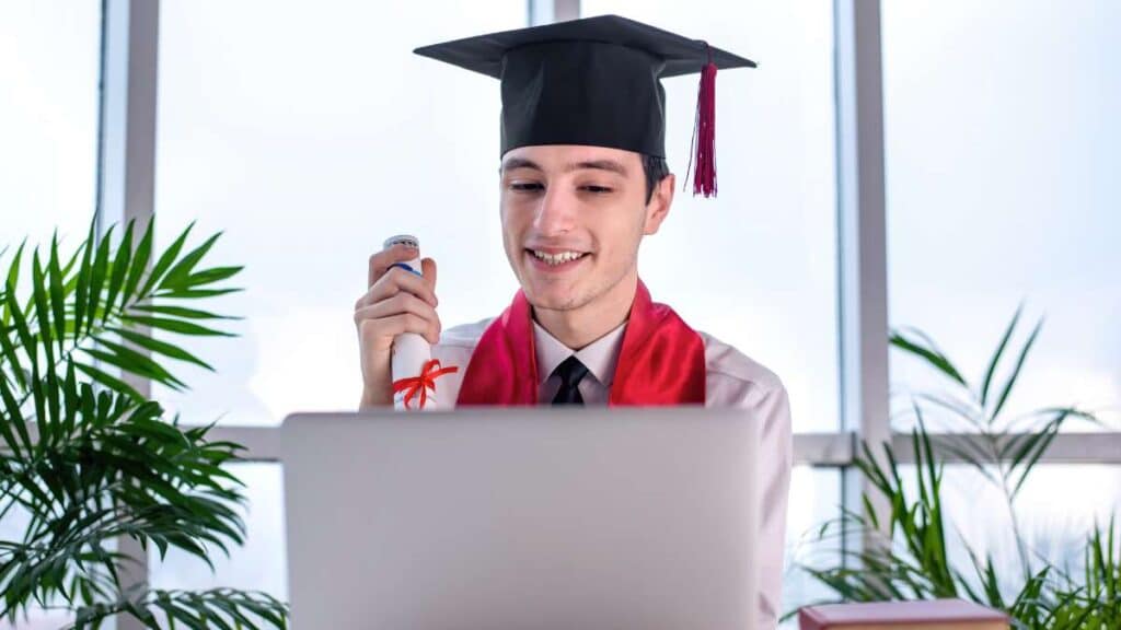 Lauree master eCampus - chiarimenti ufficiali e vantaggi per studenti